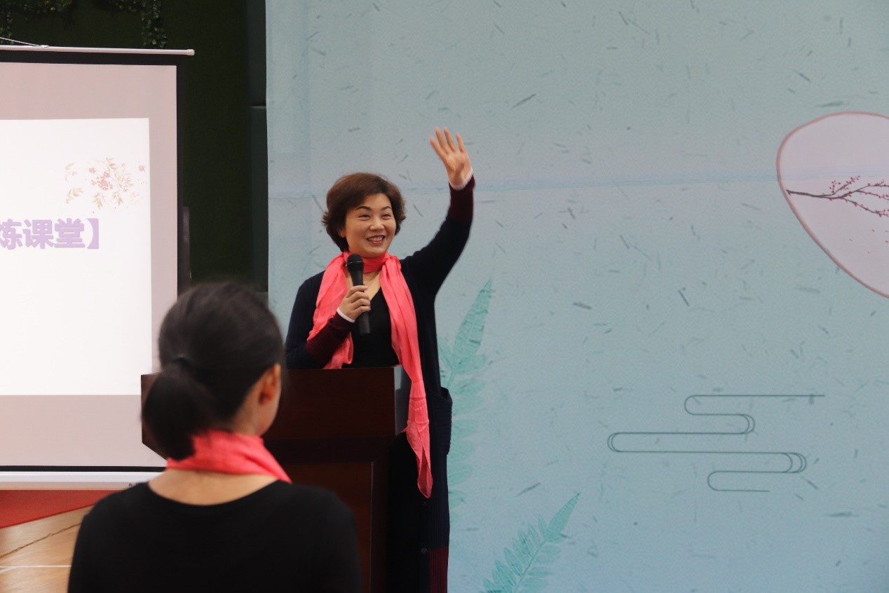爱上最美的自己 | BJL平台集团“优雅仪态修炼课堂”乐成举行